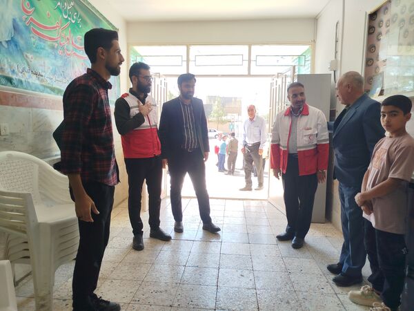 مراسم اهدای بسته های لوازم التحریر به دانش آموزان لازم التوجه دبستان شهید پسندیده فدافن