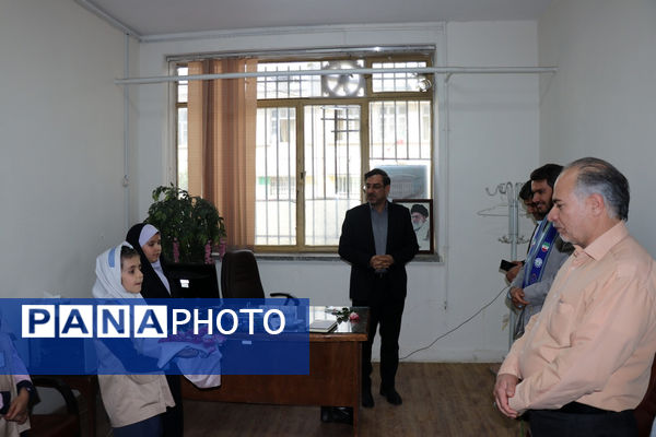 سپاس معلم در اداره آموزش و پرورش خراسان رضوی توسط دختران پیشتاز