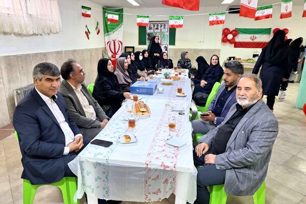  آیین افتتاح جشنواره ماها و ایران‌مون در دبیرستان خدیجه کبری پردیس 