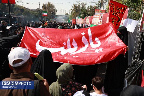 موکب «عشاق‌الحسین» سازمان دانش آموزی در راهپیمایی خانوادگی جاماندگان اربعین حسینی - تهران