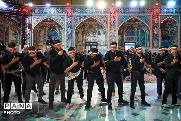 عزاداری سنتی شب هشتم محرم در «حسینیه حرم»