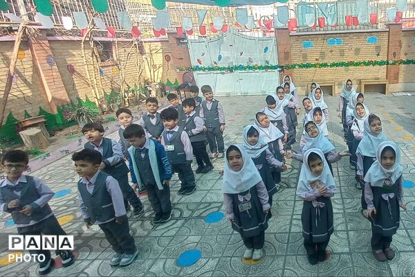 بازدید مدیر اداره تعلیم و تربیت شهرستانهای استان تهران از کودکستان فدک ناحیه دو شهرری 