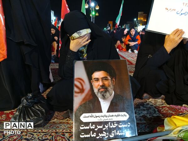 حسینیه امیرچخماق؛ قاب همبستگی مردم یزد در خون‌خواهی رهبر شهید