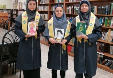 هفته کتاب و کتابخوانی در دبیرستان دخترانه فرزانگان 