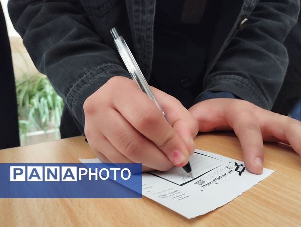 انتخابات شورای دانش‌آموزی در دبیرستان فاطمه آهنچی مشهد