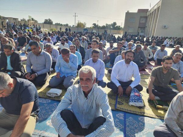 اقامه نماز عید سعید فطر در شهرستان منوجان 