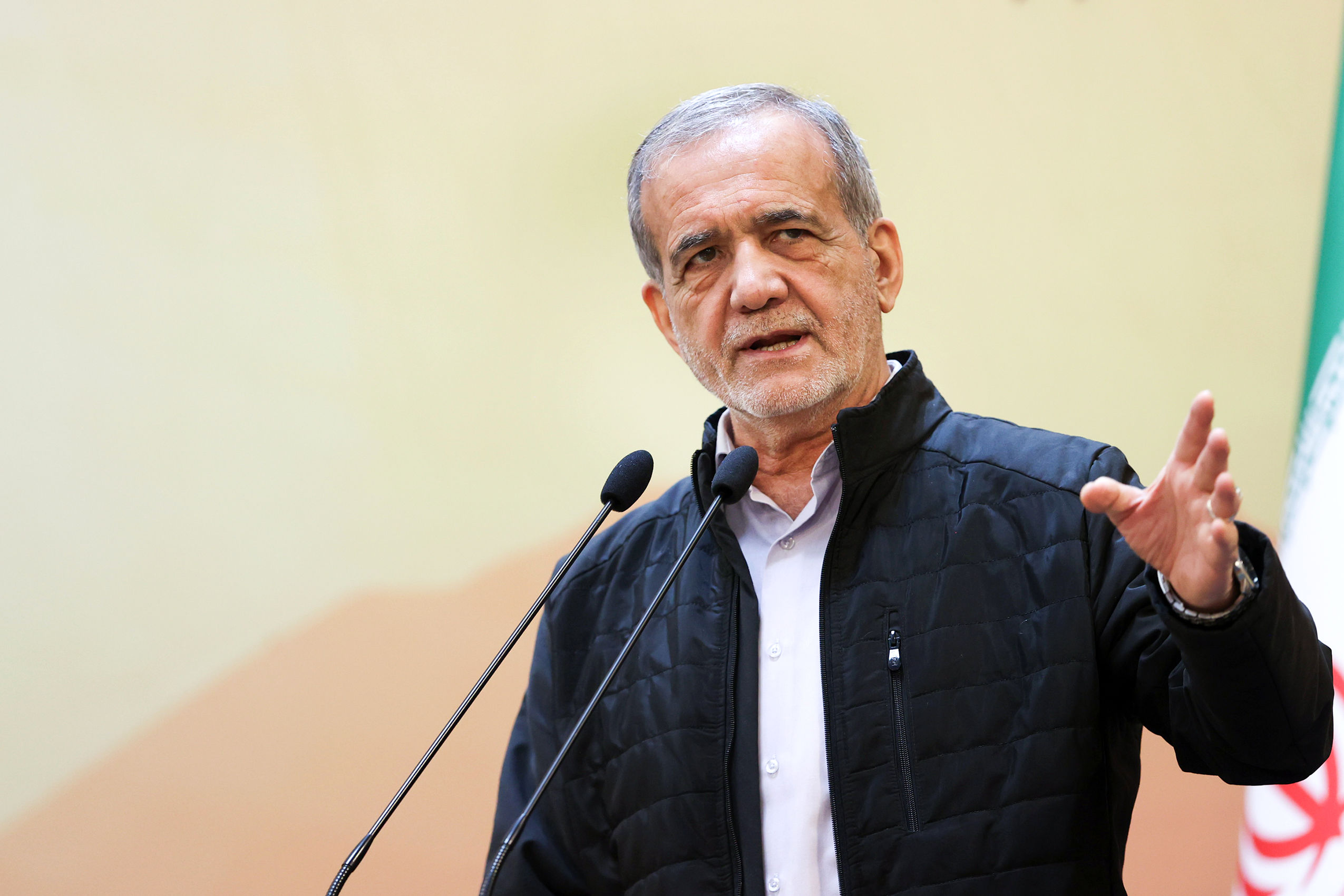 پزشکیان: آنان که از خارجِ کشور، پمپاژ ناامیدی می‌کنند خودفروخته‌اند