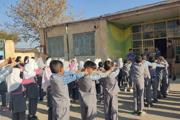 مراسم صبحگاهی دبستان شهید رحمت الله قلعه یزدانی و آموزشگاه آیت الله اراکی
