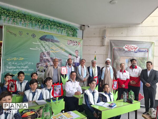 کاشت نهال به یاد دانش آموزان شهید میناب در دبستان آرمینه مصلی نژاد