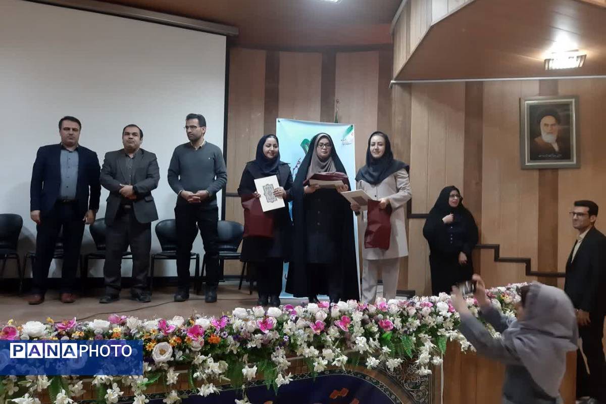 مراسم تجلیل از برگزیدگان جشنواره های فرهنگی هنری کانون‌ فرهنگی وتربیتی حضرت زینب (س) ناحیه۳ شیراز 