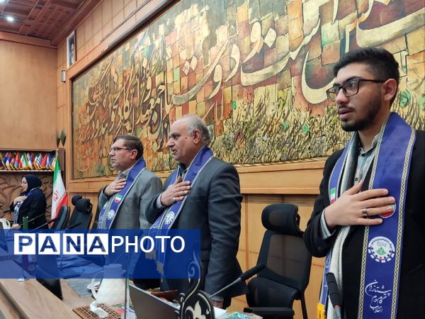 نشست هم‌اندیشی مسئولان سازمان دانش‌آموزی استان فارس روز اول