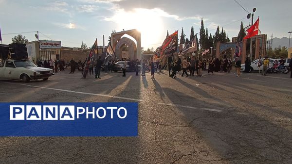 حضور مردم شهرستان نیم‌ور و محلات در پیاده‌روی جاماندگان اربعین