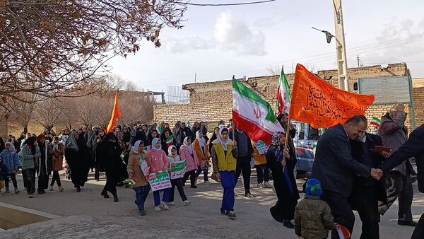 حضور گسترده مردم سفیددشت در راهپیمایی ۲۲ بهمن