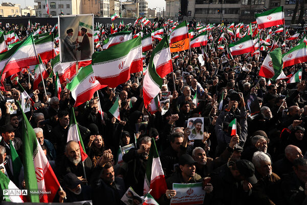 مراسم بیعت با سومین رهبر انقلاب در تهران - 2