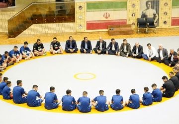 بازدید وزیر ورزش از اردوی تیم بسکتبال و کشتی دانش‌آموزی