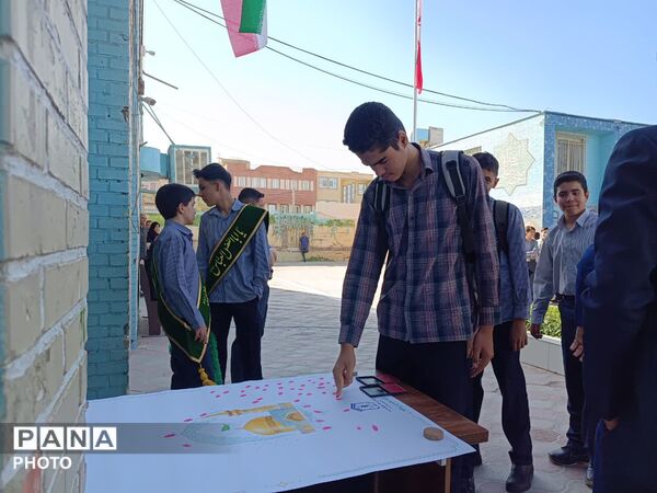 آغاز سال تحصیلی در مدرسه دکتر حسابی ۲ با شور و نشاط دانش‌آموزی