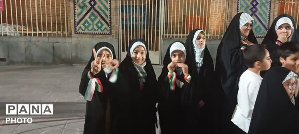 گرامیداشت یاد دختران مدرسه شجره طیبه میناب در میدان امیرچخماق یزد