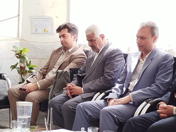 بازدید معاون پرورشی و تربیت بدنی آموزش و پرورش کاشمر از دبیرستان امام حسین (ع) 