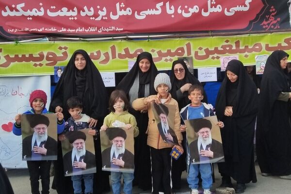 برپایی موکب در تویسرکان به مناسبت چهلم رهبر شهید و کودکان میناب