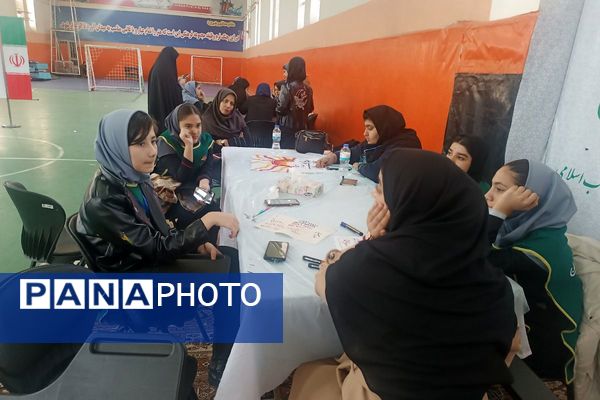 حضور دانش آموزان مدرسه ایثار در اردو توانمند سازی "برپا" در اردوگاه امام خمینی (ره)