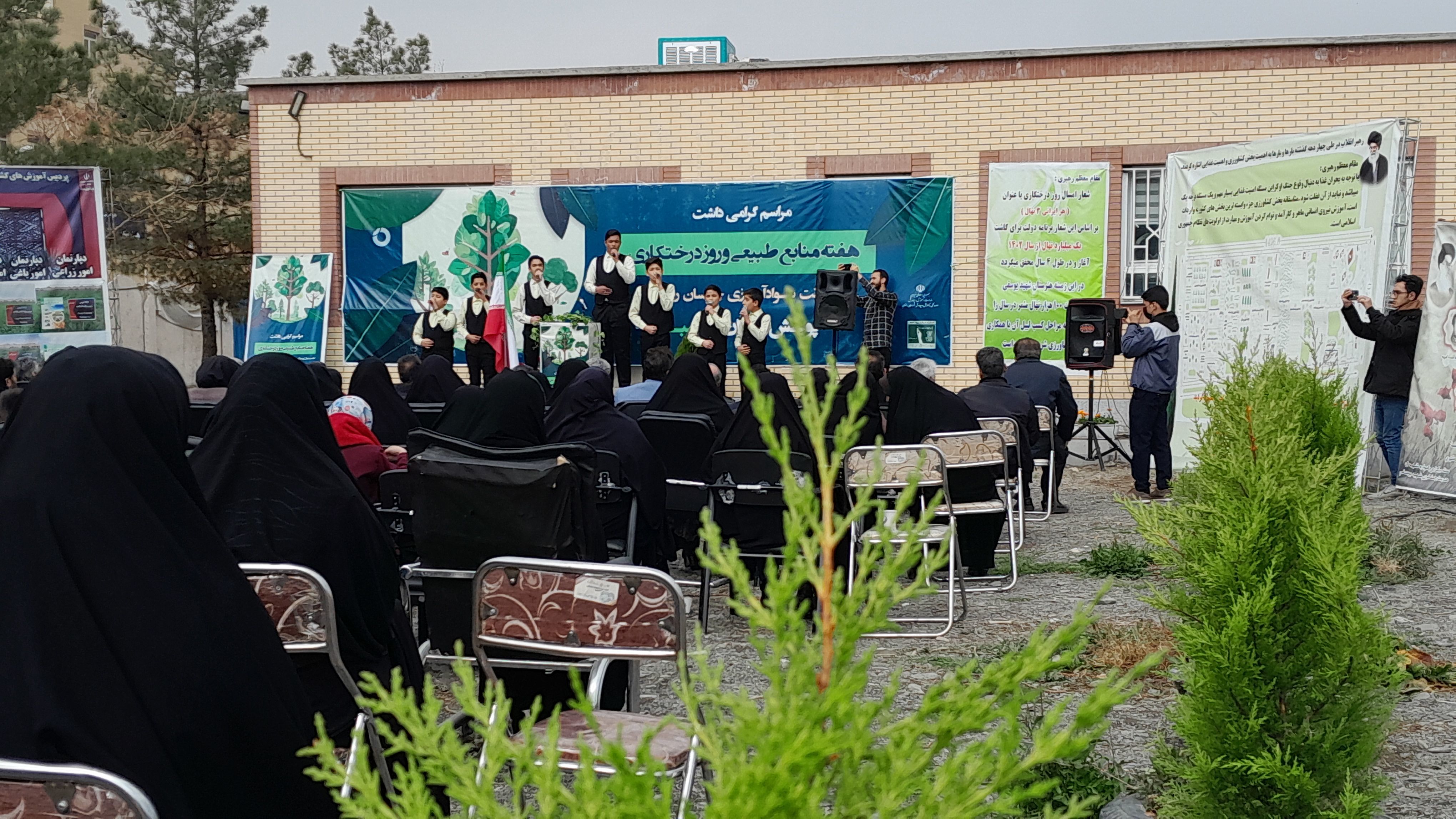 تمام مسئولان برای تحقق شعار «هر ایرانی 3 نهال» همت کنند