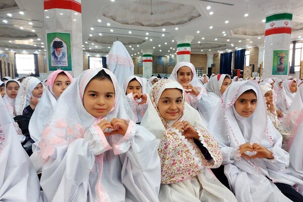 جشن تکلیف دانش‌آموزان دختر منطقه کهریزک 