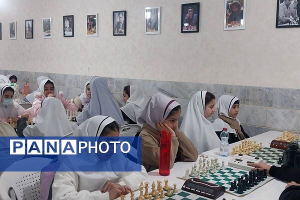رقابت فکری دانش آموزان شهرستان قدس در مسابقات شطرنج دانش‌آموزی 