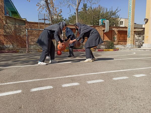 المپیاد ورزشی درون مدرسه ای در دبیرستان دخترانه ۱۳ آبان