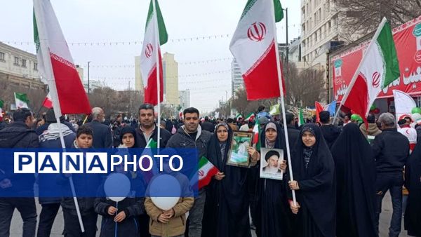 حضور پرشور مردم مشهد در راهپیمایی ۲۲بهمن 
