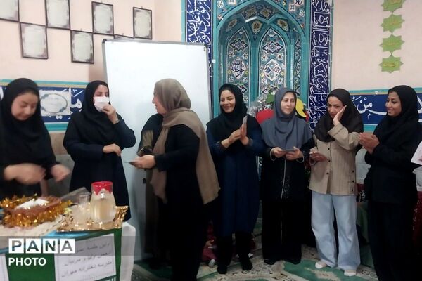 انتخابات انجمن اولیا و مربیان و تجلیل از اعضای انجمن سال گذشته در دبستان مهران