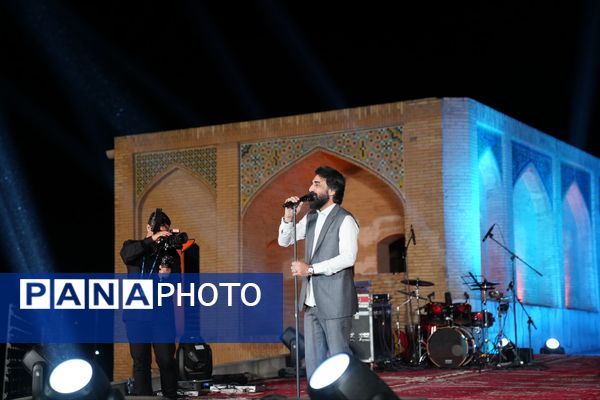 استقبال پرشور مردم از جشن امت ماه در اصفهان