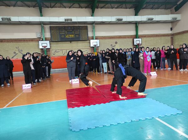 المپیاد ورزشی در دبیرستان دخترانه علمی
