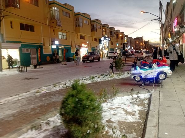 روزهای برفی تبریز از پشت پنجره