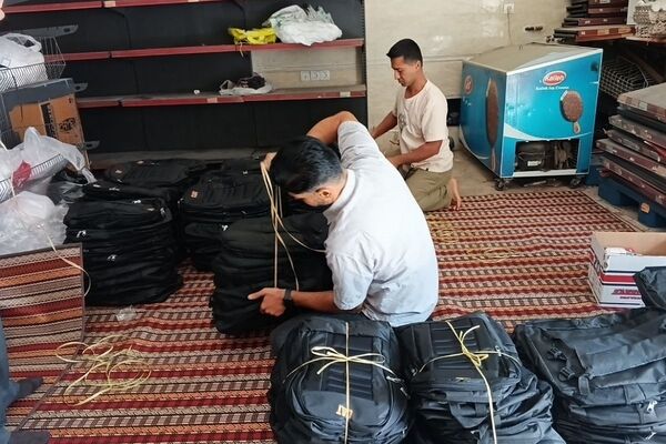 700 کیف پر از امید، هدیه خیر شهرستان قدس برای دانش آموزان نیازمند
