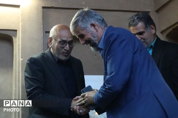 دیدار صمیمی معاون فعالیت‌های دانش‌آموزی سازمان دانش‌آموزی کشور با مسئولان یزد