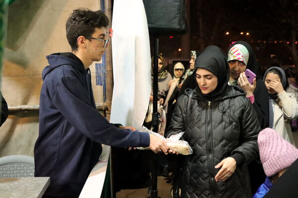 پذیرایی نوجوانان سید مرکز سلاله از منتظران ظهور در ایام فرخنده نیمه شعبان