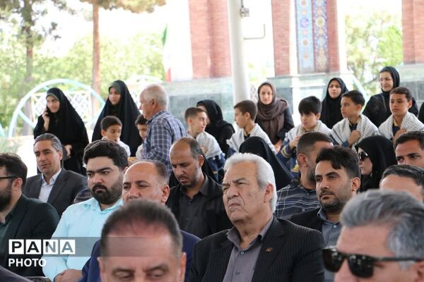 گرامی داشت مقام معلم و آئین گلباران مزار شهدای گمنام