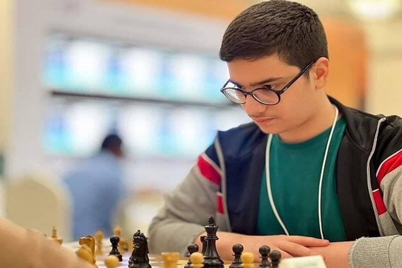 سینا موحد در آستانه قهرمانی در رقابت‌های شطرنج جام آزاد باکو