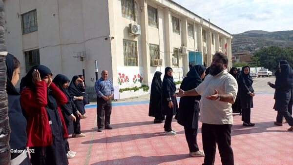 آموزش رژه نظامی برای دختران فاطمی