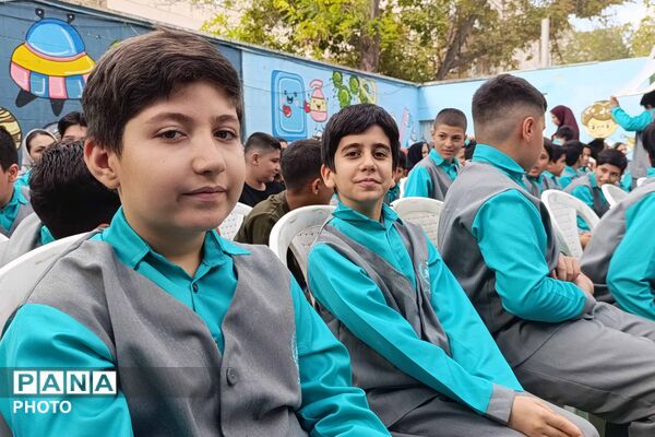 آغاز سال تحصیلی دانش‌آموزان دبستان «دنیای تربیت» 