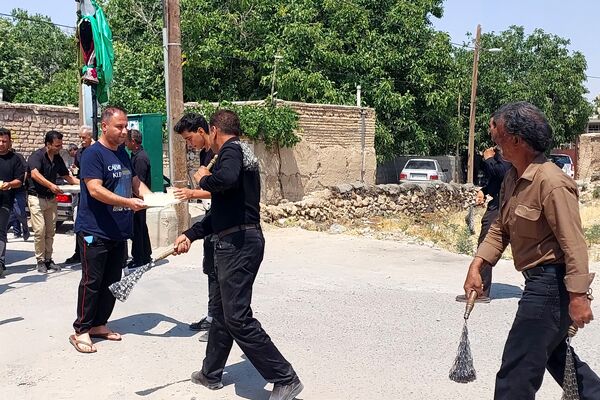 مراسم عزاداری و زنجیر‌زنی روز عاشورا در بوانات