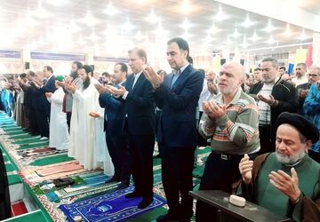 نماز با شکوه عید سعید فطر در بوشهر