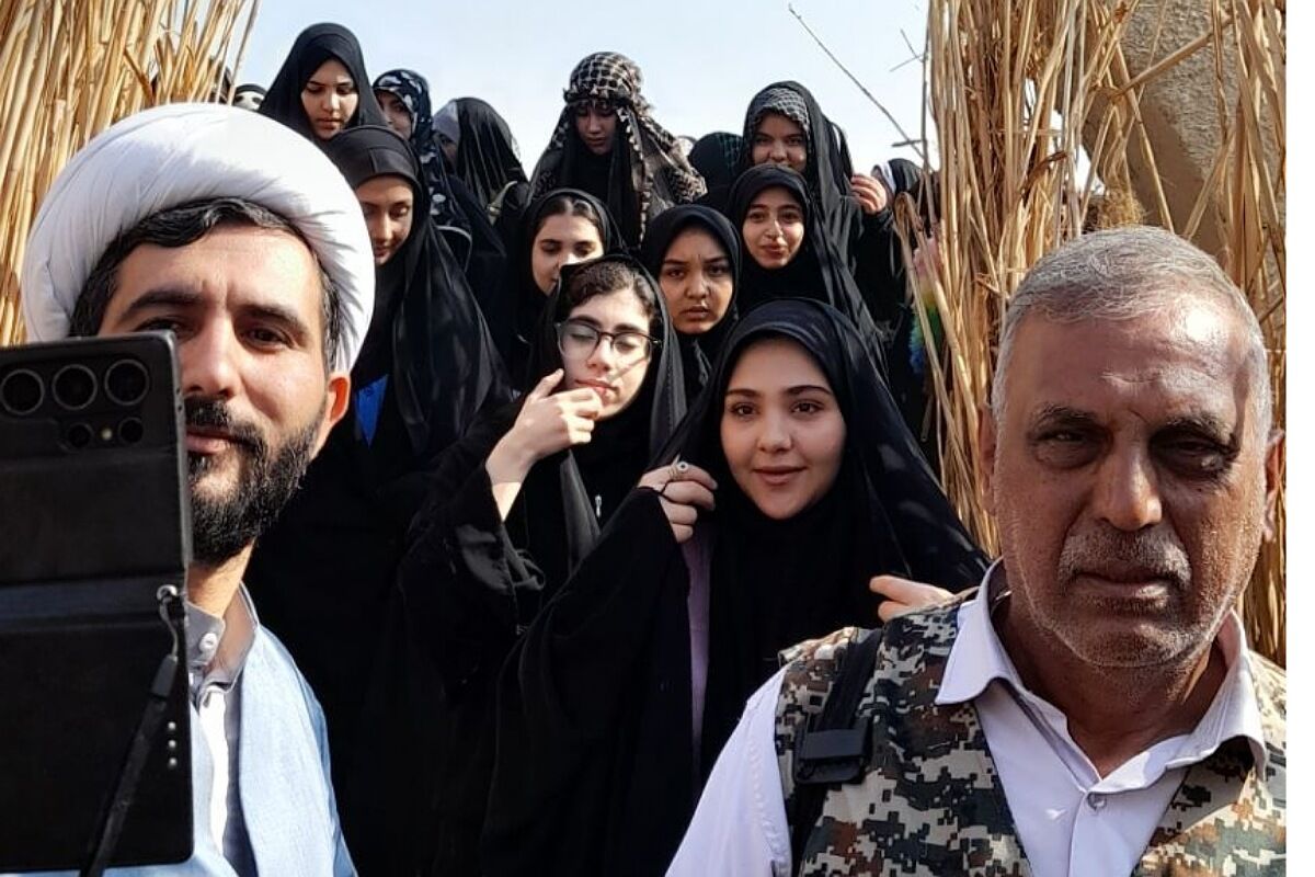 لحظات ناب در دیار نور، کنار شهدا 