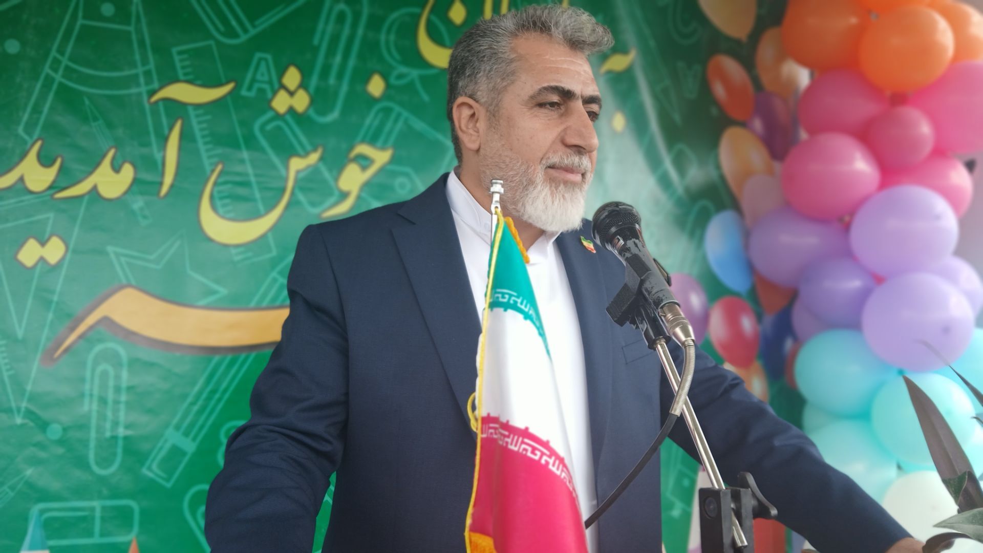 نواختن زنگ مهر در دبستان نجمه شهرستان فیروزکوه