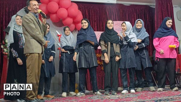 جشنی به پاس تجلیل از افتخار آفرینی دانش آموزان دبیرستان وکیلی۱۰