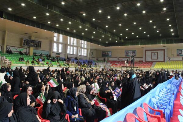 استقبال مردم اهواز از رئیس جمهوری