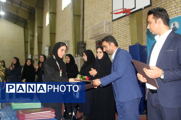 مسابقات تنیس روی میز فرهنگیان یادواره شهدای تربیت‌بدنی در سالن آزادگان استان بوشهر 