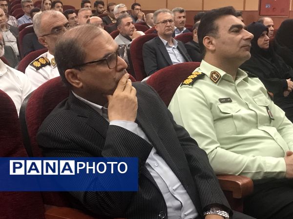 همایش تجلیل از مدیران و کارکنان نمونه شهرستان محمودآباد 