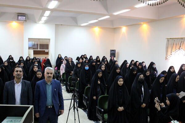 آیین تجلیل از دانش‌آموزان هنرمند شهرستان بن 