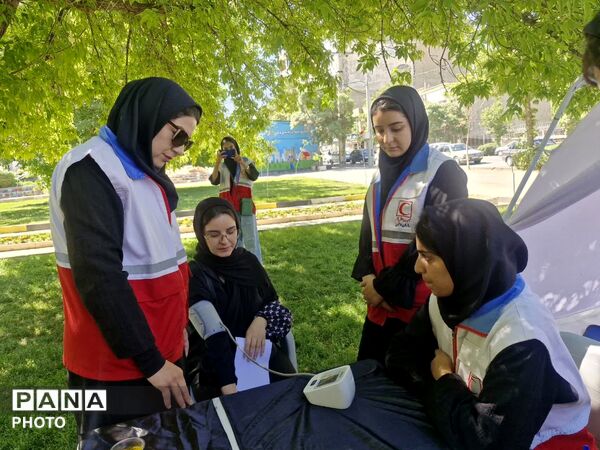 سرخ پوشان هلال در شیرخوارگان حسینی 